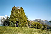 Escursione nel Parco Colli di Bergamo, uno delle decine di roccoli presenti nel parco, la torre dell'uccellatore.